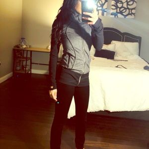 Black and gray Lululemon zip up jacket✨